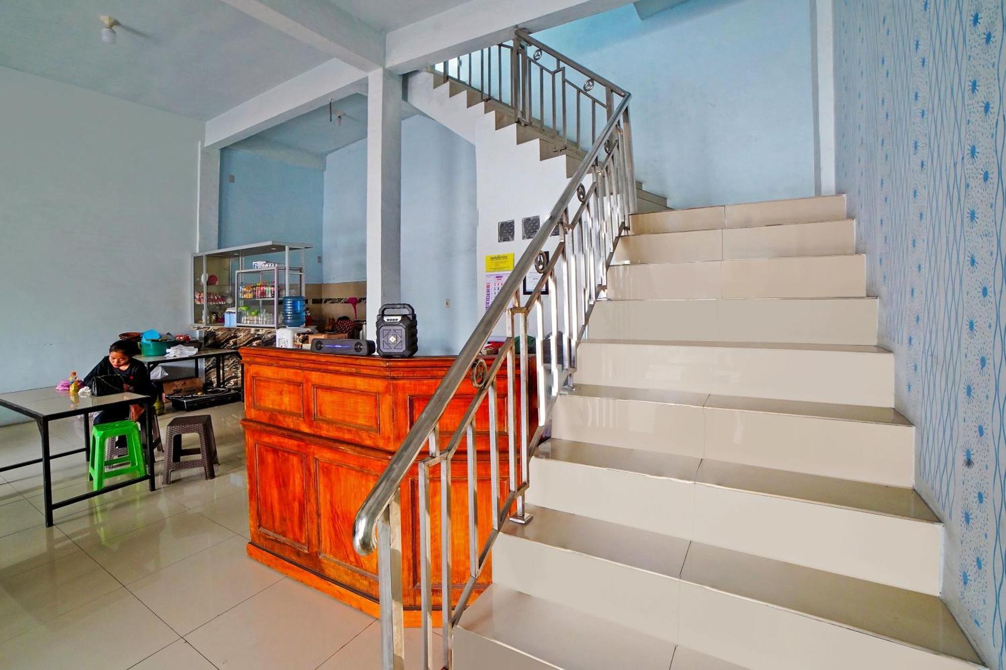 Oyo 90922 Gurusinga Guesthouse Медан Екстер'єр фото