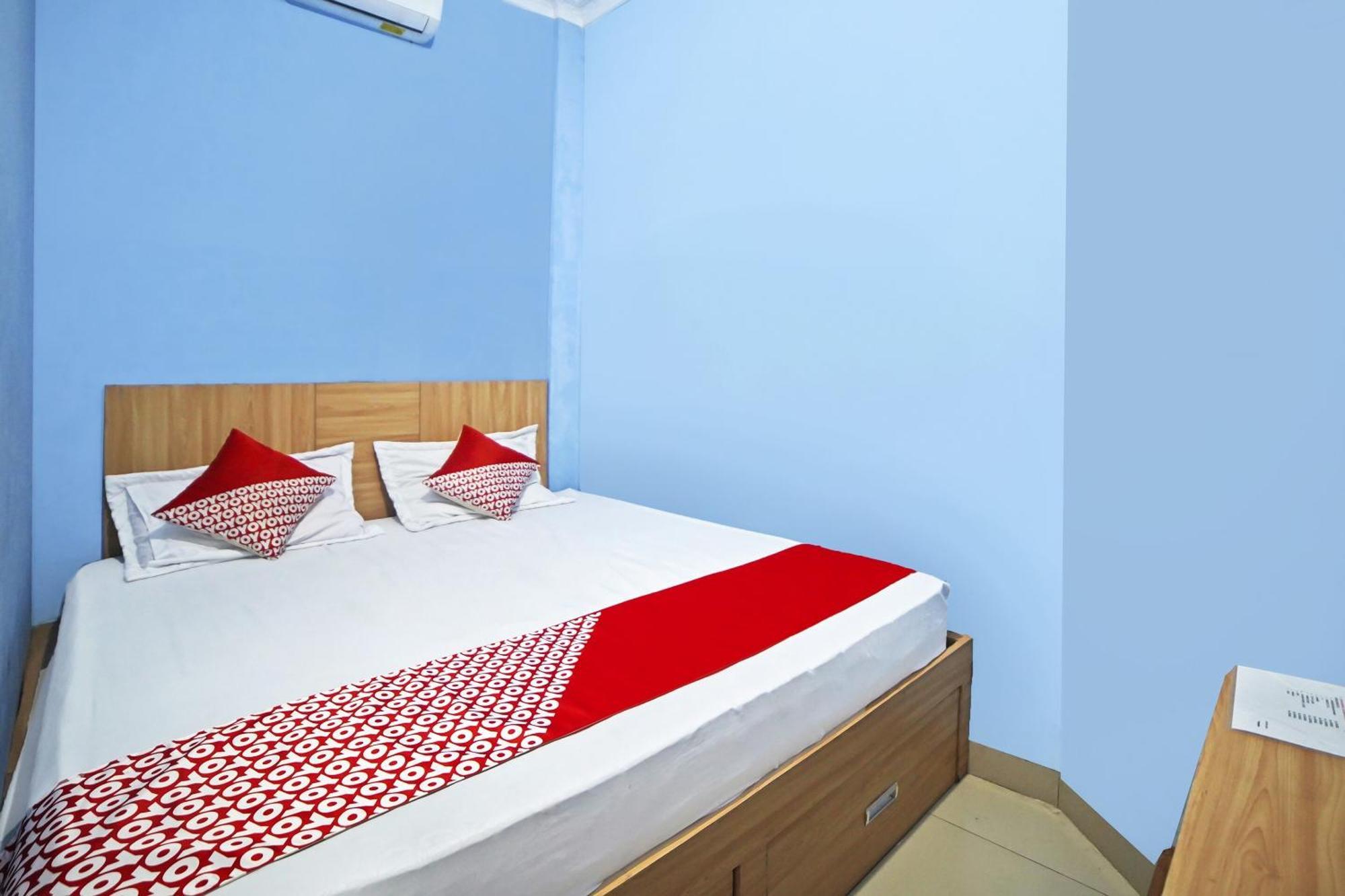 Oyo 90922 Gurusinga Guesthouse Медан Екстер'єр фото